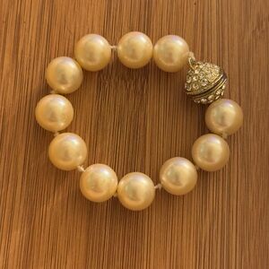 Elegant Pearl and Crystal Bracelet